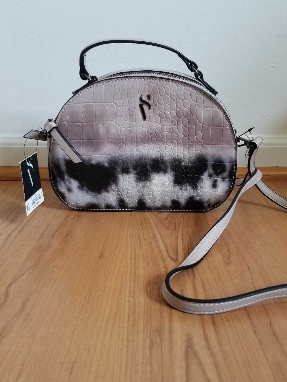 Vera Wang Crossbody Bag in Blush Pink and Black -  Fashion Croc Texture